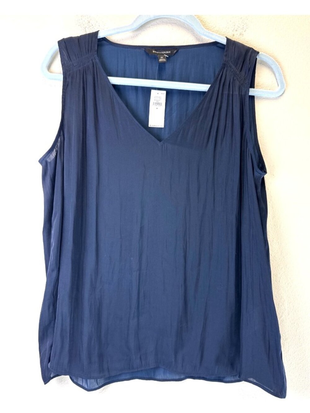 NWT Banana Republic Womens Sleeveless V-Neck Blouse Navy Size M Sheer